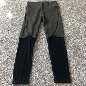 Medium. Army Green/Black Fabletics Leggings